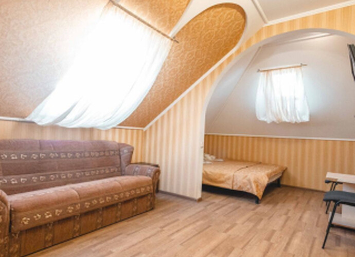 Продается пансионат в поселке Мелекино, на первом спуске к морю