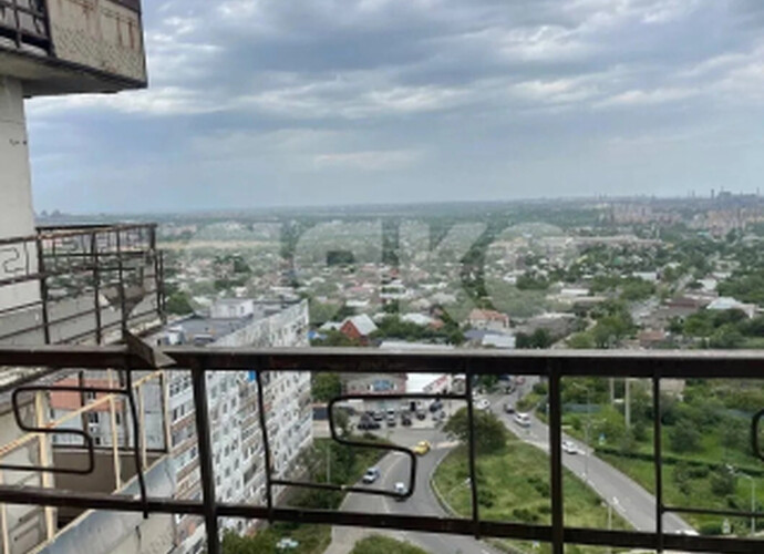 Продаётся просторная 2-комнатная квартира в центре Мариуполя