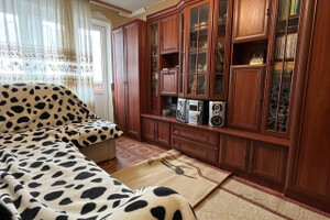 Продается трехкомнатная квартира в Ильичевском районе