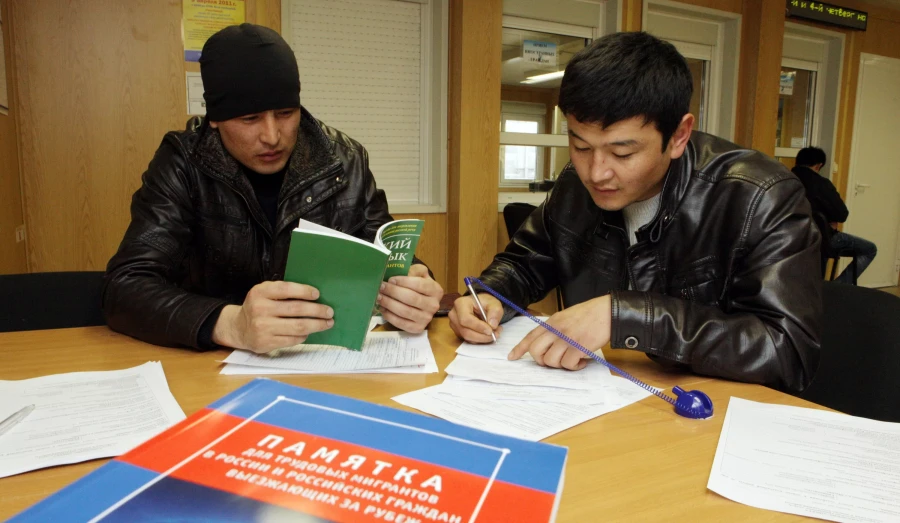 С 1 января 2026 года ЗАВЕРШИЛСЯ упрощенный порядок трудоустройства иностранных граждан