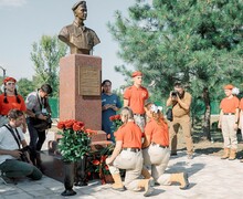 В Мариуполе открыт свекр и установлен бюст Героя России Эдуарда Дьяконова