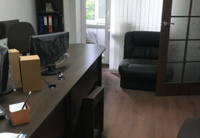 Продается трехкомнатная квартира в Ильичевском районе