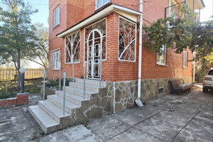 Продается двухэтажный дом в селе Саханка