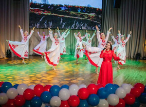 В Мариуполе провели праздничный концерт ко Дню народного единства
