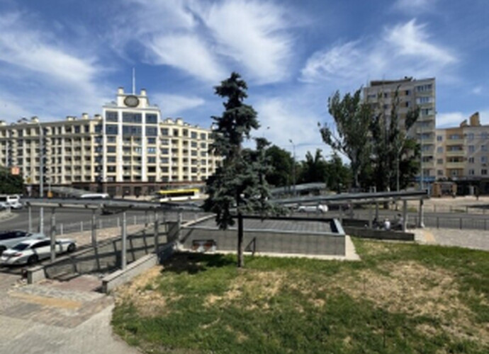 Купить трехкомнатную квартиру в  самом центре города 