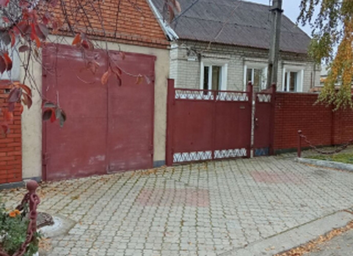 Продается уютный дом с гаражом в микрорайоне Восточный, Левый берег.