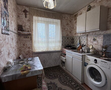 Предлагается к приобретению уютная трехкомнатная квартира, расположенная в Ильичевском районе.