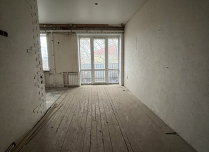 Продается трехкомнатная квартира в Приморском районе