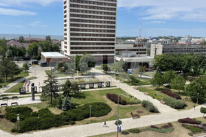 Сдаётся 2-комнатная квартира в самом центре Мариуполя