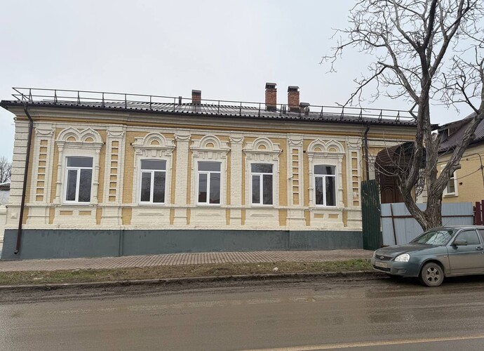 Продается трехкомнатная квартира с перспективой ведения коммерческой деятельности