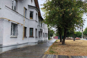 Продается 4-комнатная квартира в центре Левого берега