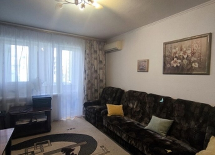 Продается трехкомнатная квартира