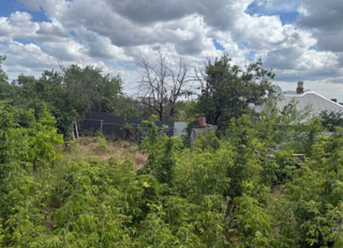 Продается участок в спальном районе Мариуполя рядом с морем