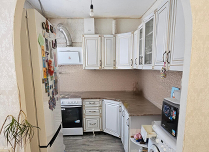 Продается трехкомнатная квартира в Приморском районе