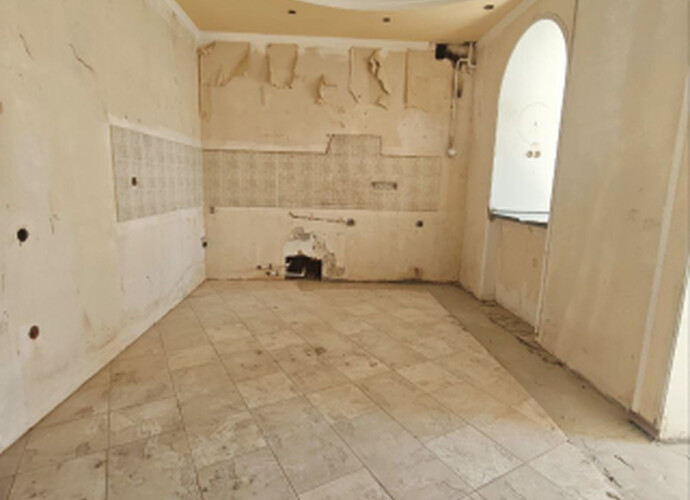 Продается двухкомнатная крупногабаритная квартира в Центре города