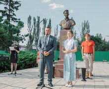 В Мариуполе открыт свекр и установлен бюст Героя России Эдуарда Дьяконова