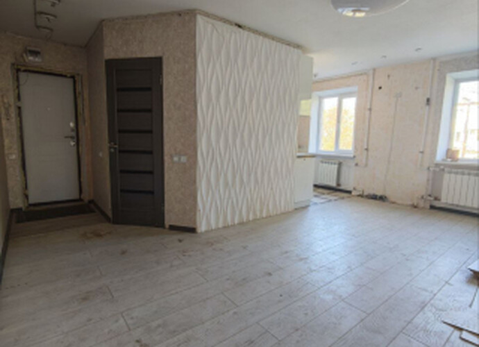 Продается трехкомнатная квартира в центре