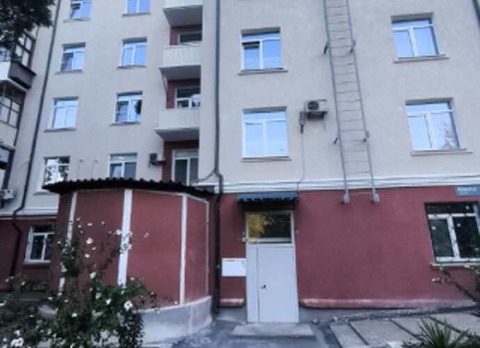 Продается просторная 3-комнатная «сталинка» на Ильичёвском проспекте