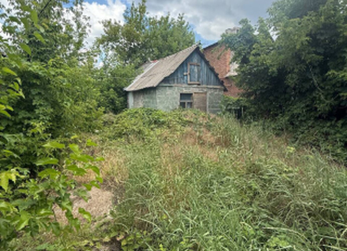 Продается просторный участок в центре города