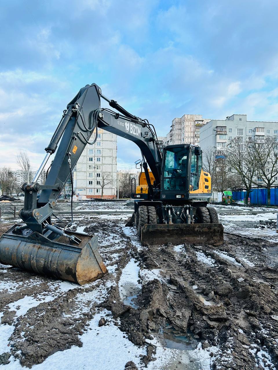 Услуги спецтехники в Мариуполе